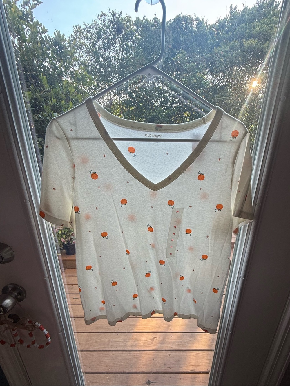 Old Navy Cream Short Sleeve V-Neck Top with Orange Pumpkin Print 🎃